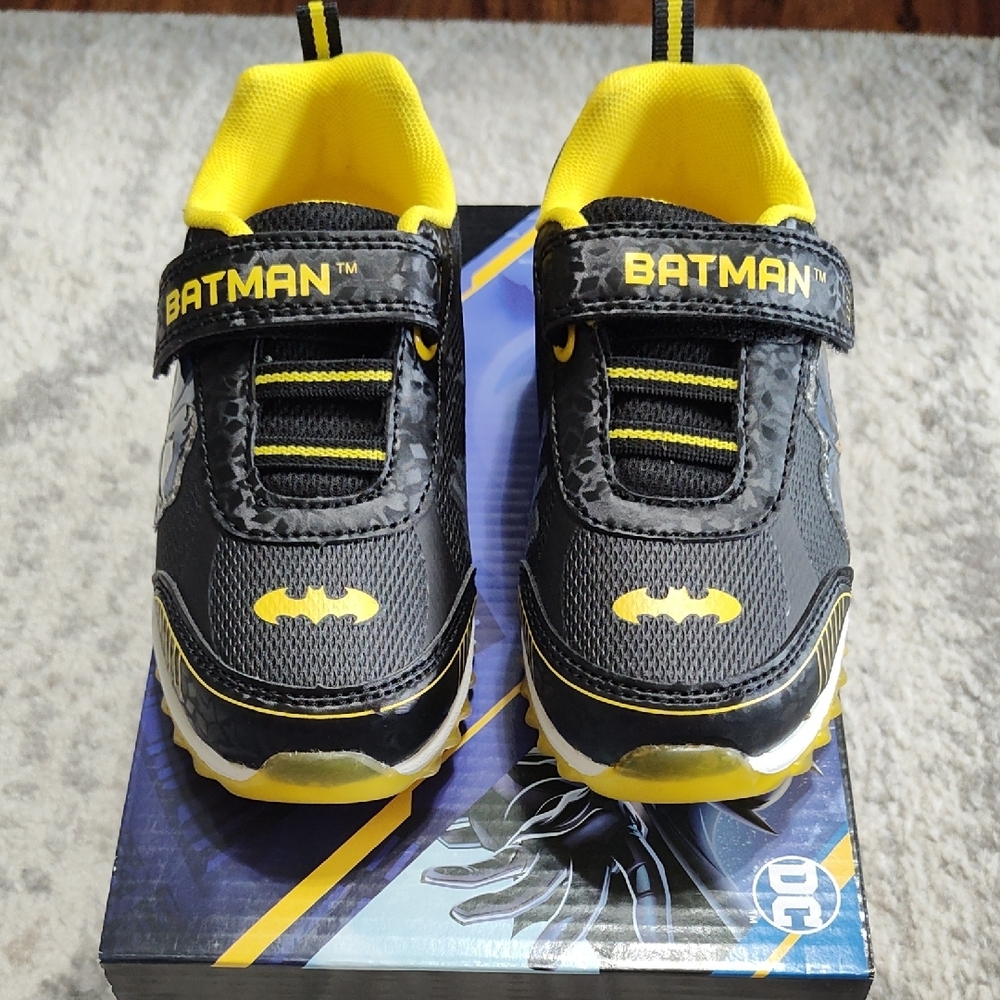NWOT- Boys Batman Light Up Sneakers, Size Toddler 10